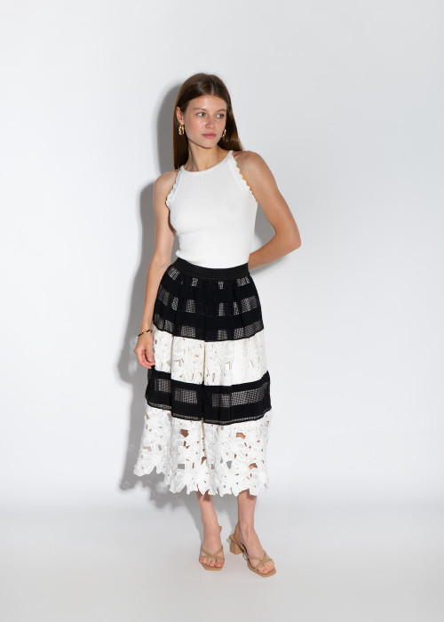 Чёрная юбка с белым кружевом длины миди итальянского бренда Rinascimento