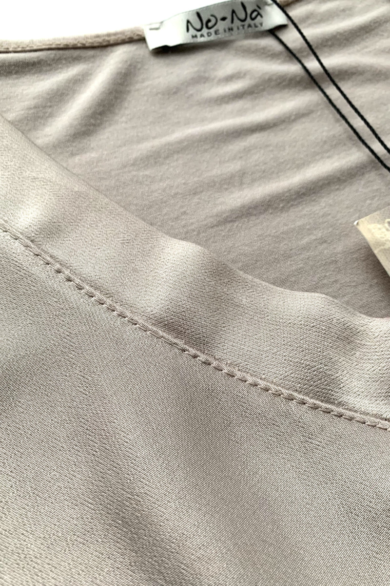 Бежевая блуза с шёлка с трикотажной спинкой No-Na