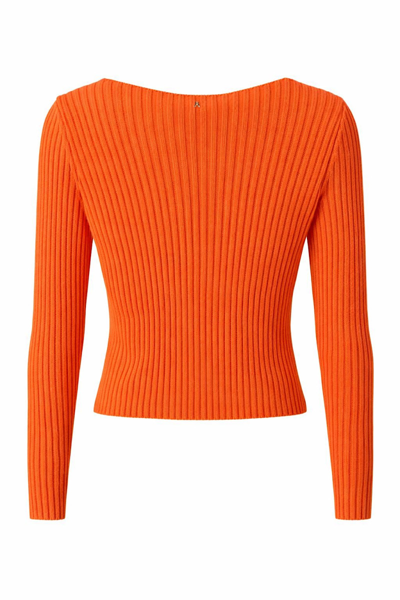 Яркий джемпер оранжевого цвета с вырезом Joleen