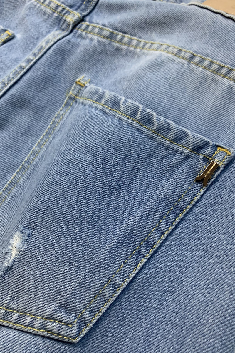 Светло‑голубые джинсы с потертостями и удобной посадкой Joleen