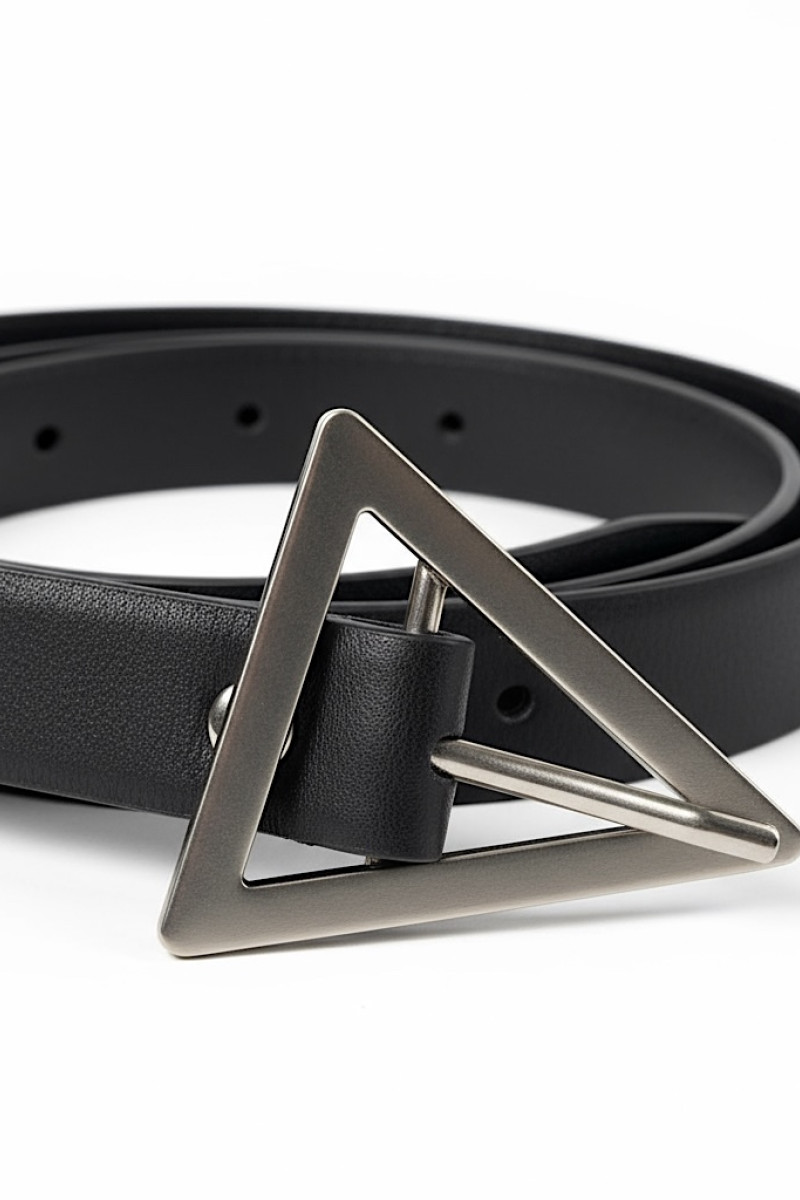 Женский кожаный ремень с треугольной пряжкой — чёрный стильный аксессуар Dixie
