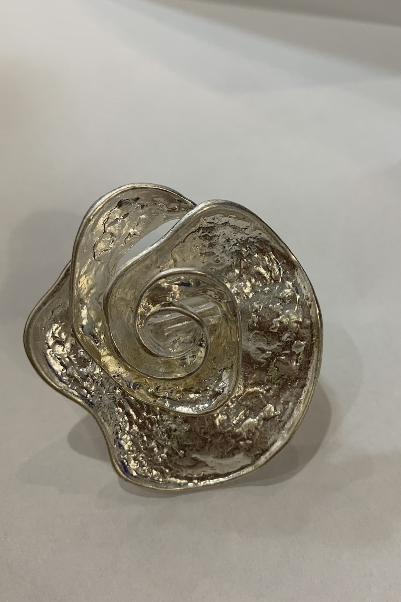 Кольцо в форме розы итальянского бренда Motel