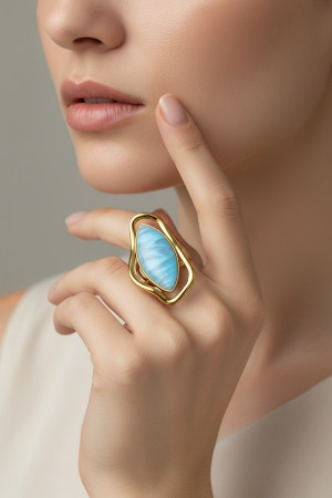 Скульптурное кольцо с камнем в голубом оттенке Motel