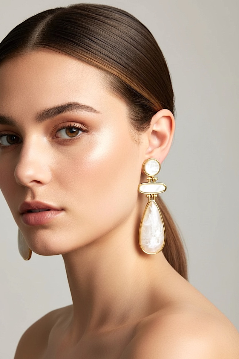 Серьги с перламутровыми вставками в золотистой оправе Motel