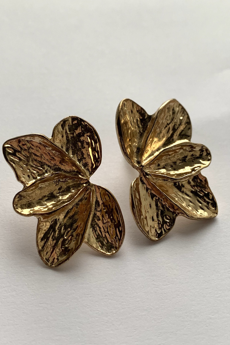 Серьги-цветы с золотистым покрытием Motel