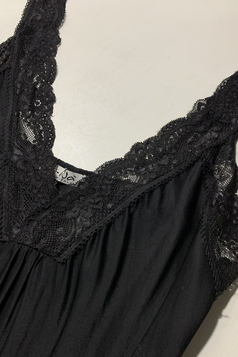 Чёрное платье с кружевом No-Na