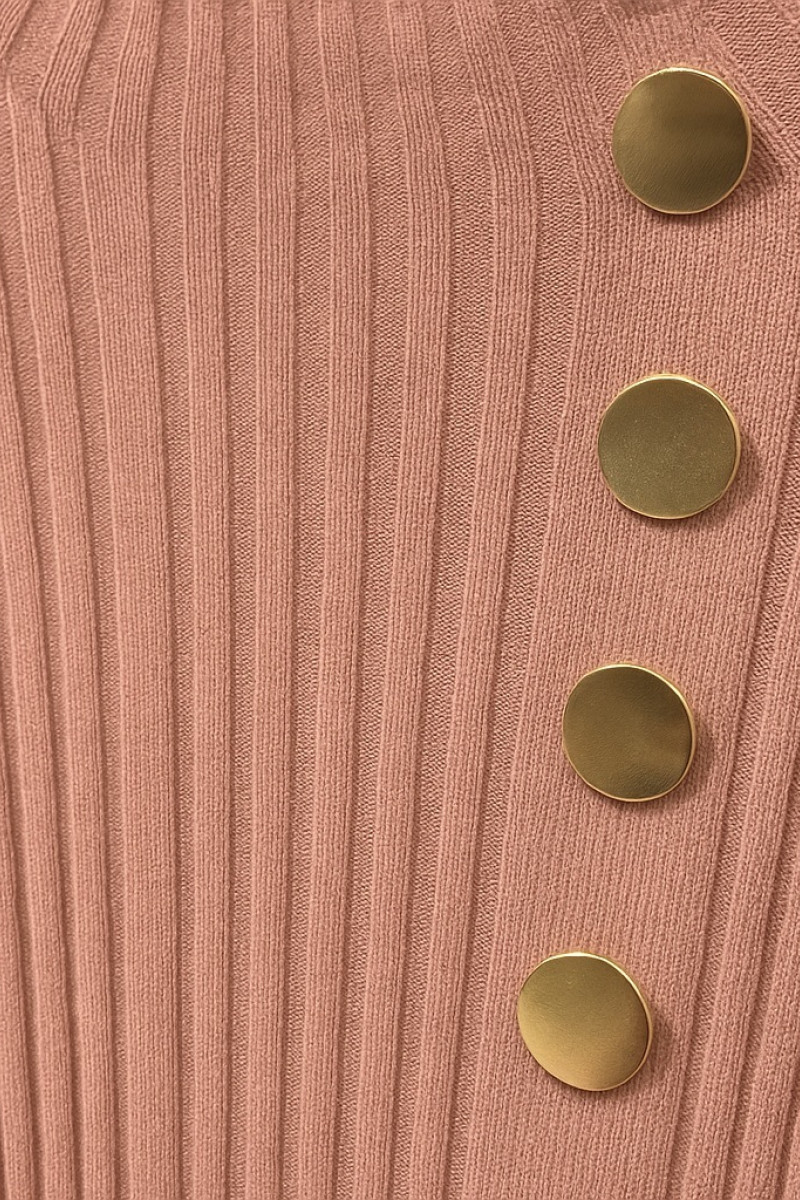 Вязаное платье миди с декоративными пуговицами цвета античная роза итальянского бренда Joleen