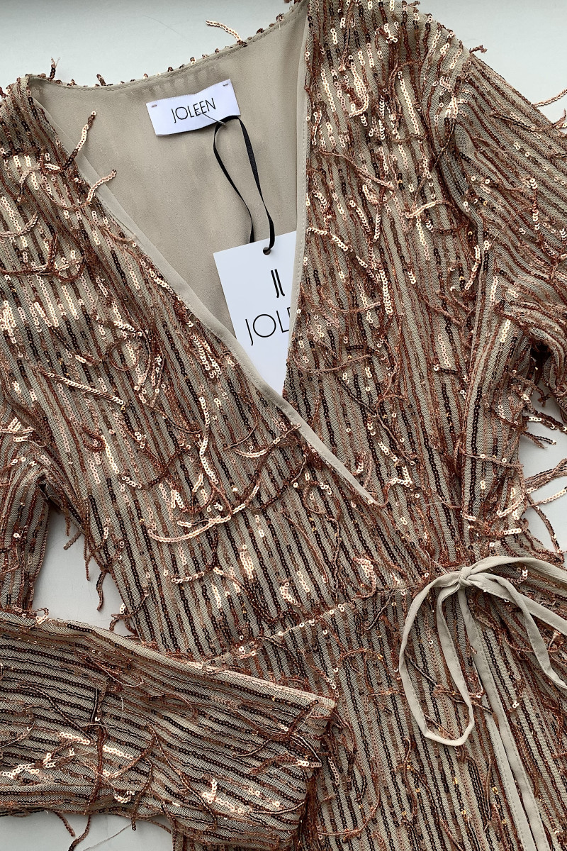 Платье с пайетками на запах мини Joleen