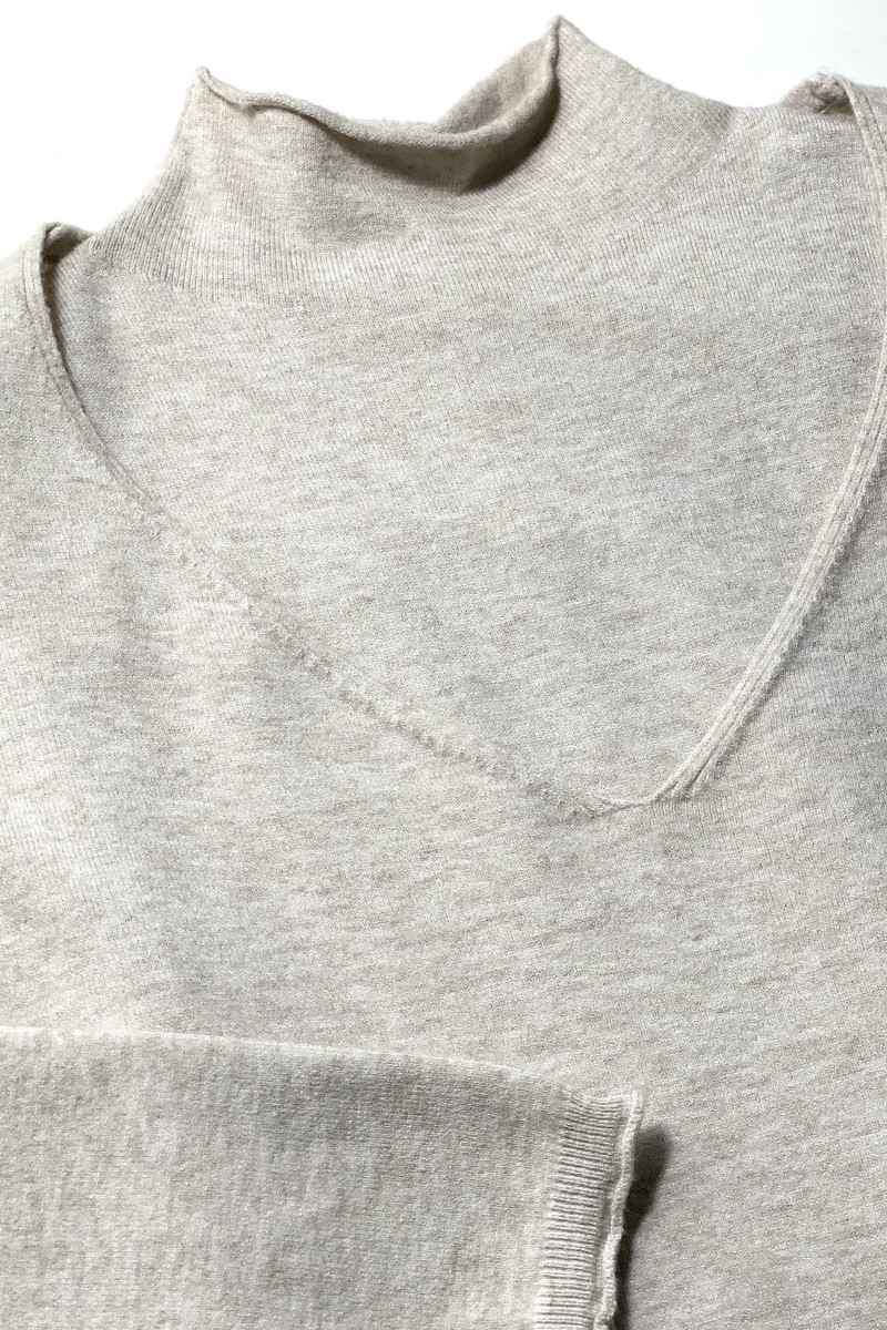 Трикотажное бежевое платье итальянского бренда  Joleen