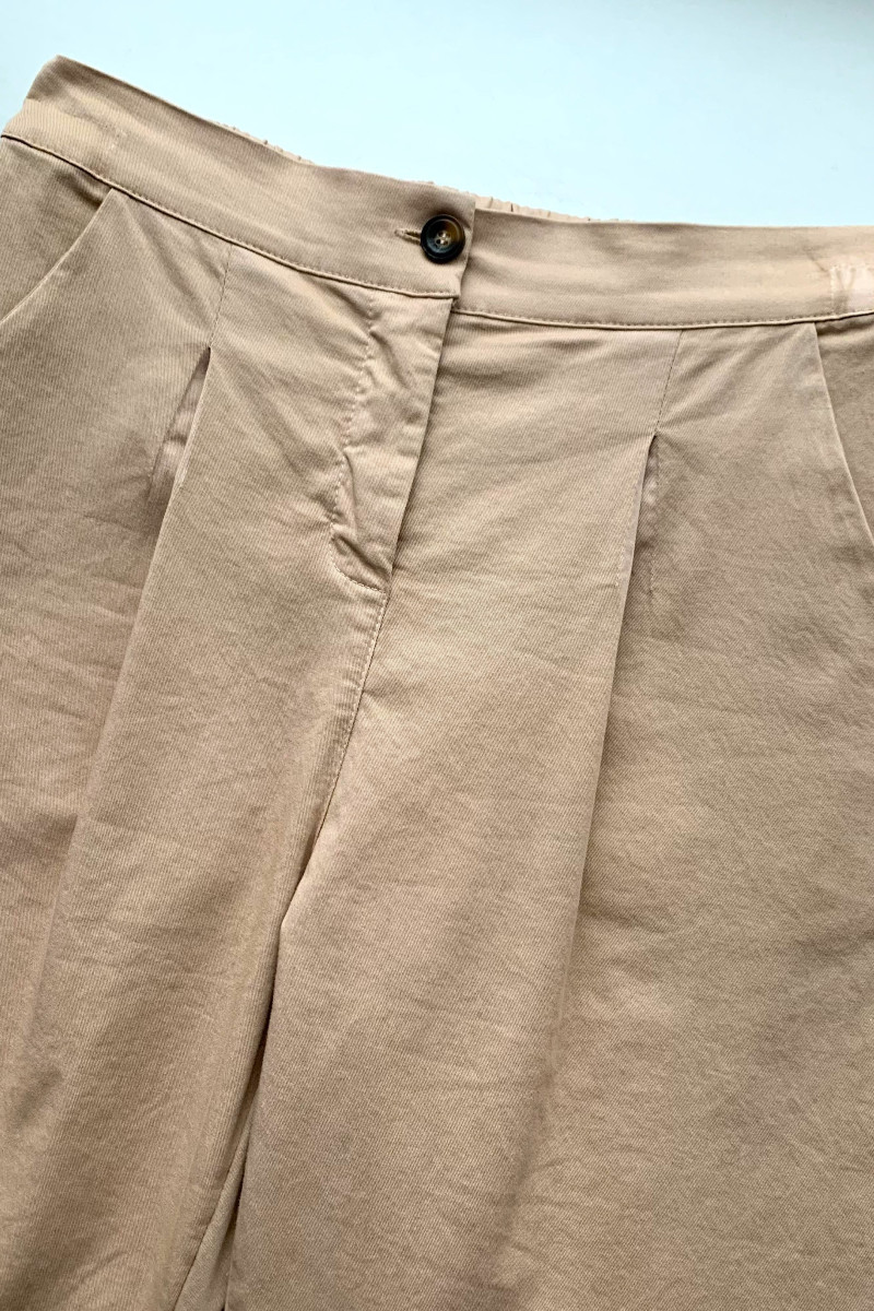 Хлопковые брюки с комфортной посадкой бисквитного цвета Dixie