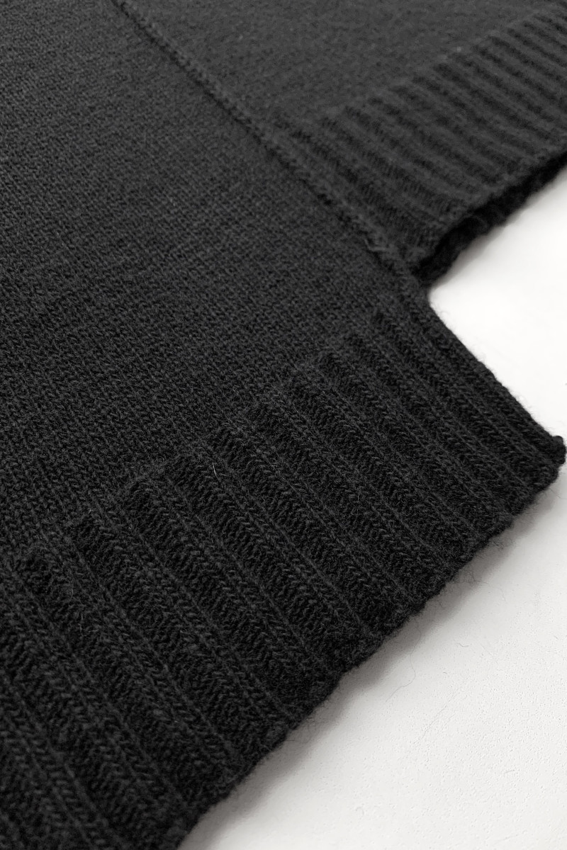 Чёрный свитер с шерсти, кашемира і вискозы 