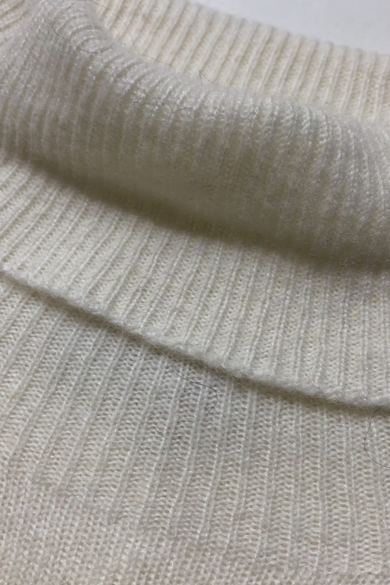 Молочный свитер из ланы и кашемира с горлом Motel