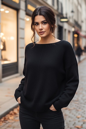 Чёрный свитер из вискозы вырез лодочка итальянского бренда No-Na