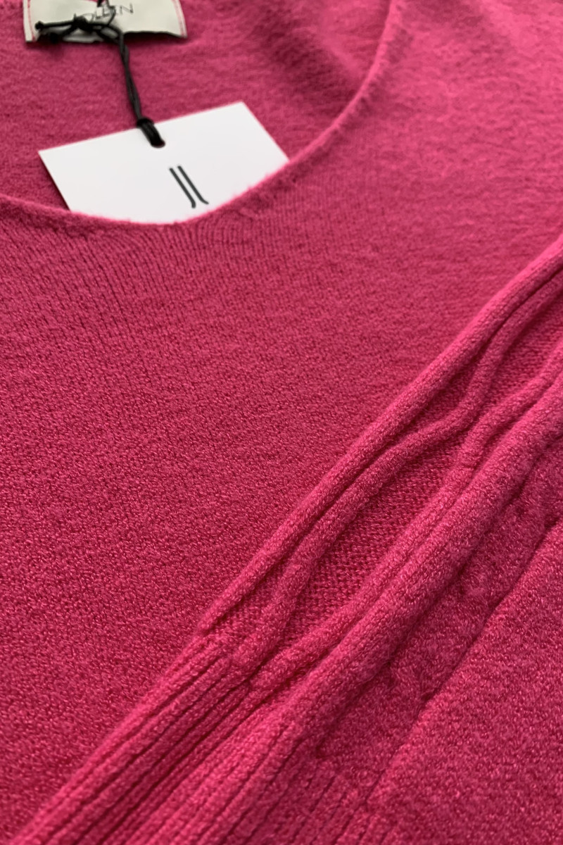 Стильный женский костюм из вискозы и шерсти розового цвета итальянского бренда Joleen