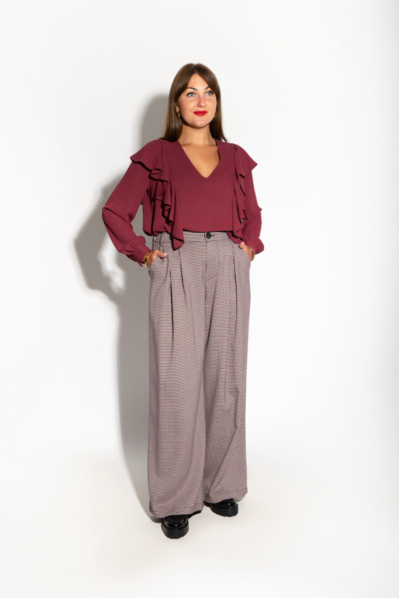 Блуза с В-образным образом итальянского бренда Imperial