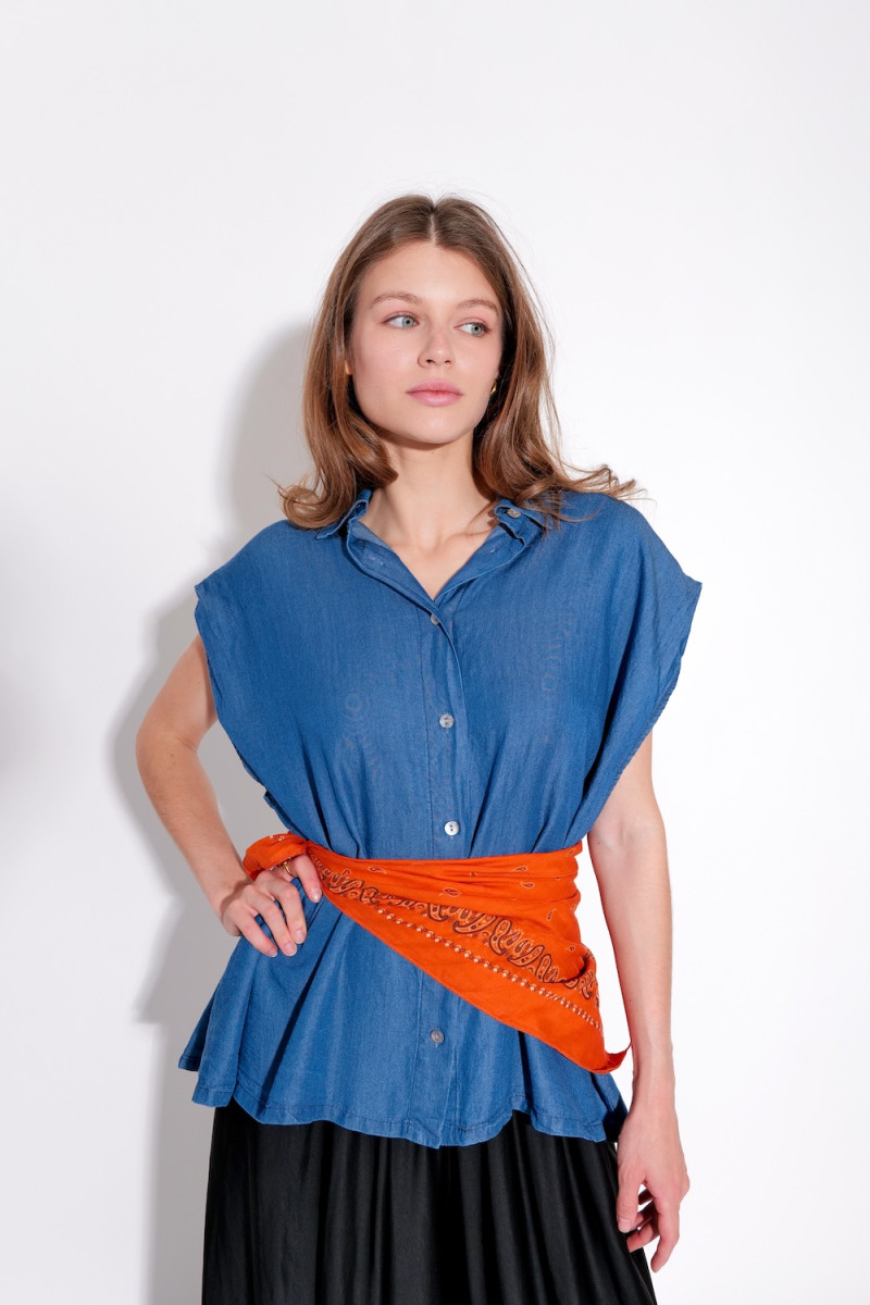 Синяя блуза из лиоцелла с открытой спиной No-Na