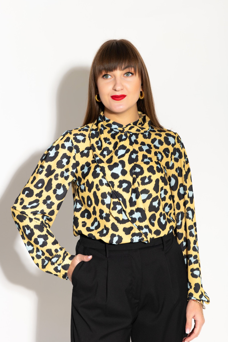Блуза бежевого цвета с леопардовым принтом итальянского бренда Imperial