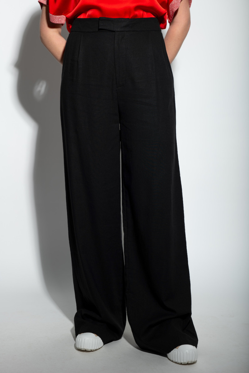 Чёрные летние брюки из льна и вискозы итальянского бренда Dixie