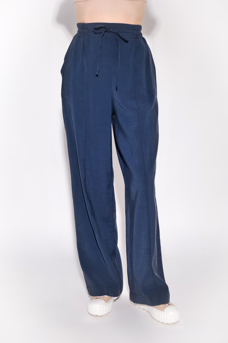 Синие вискозные брюки с карманами прямого кроя итальянского бренда Motel