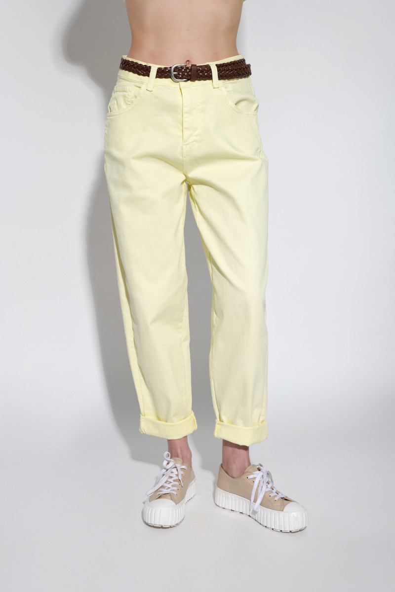 Стретчевые брюки с поясом в комплекте лимонного цвета итальянского бренда Dixie