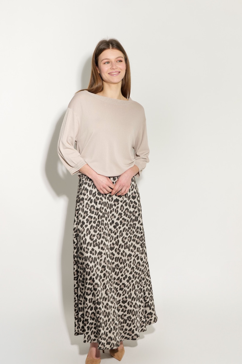 Бежевый вискозный джемпер вырез 