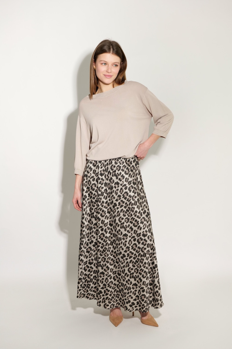 Бежевый вискозный джемпер вырез 