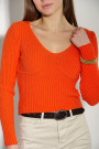 Яркий оранжевый джемпер от Joleen