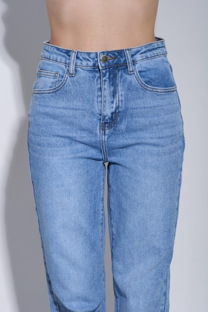 Голубые джинсы прямого кроя итальянского бренда Dixie