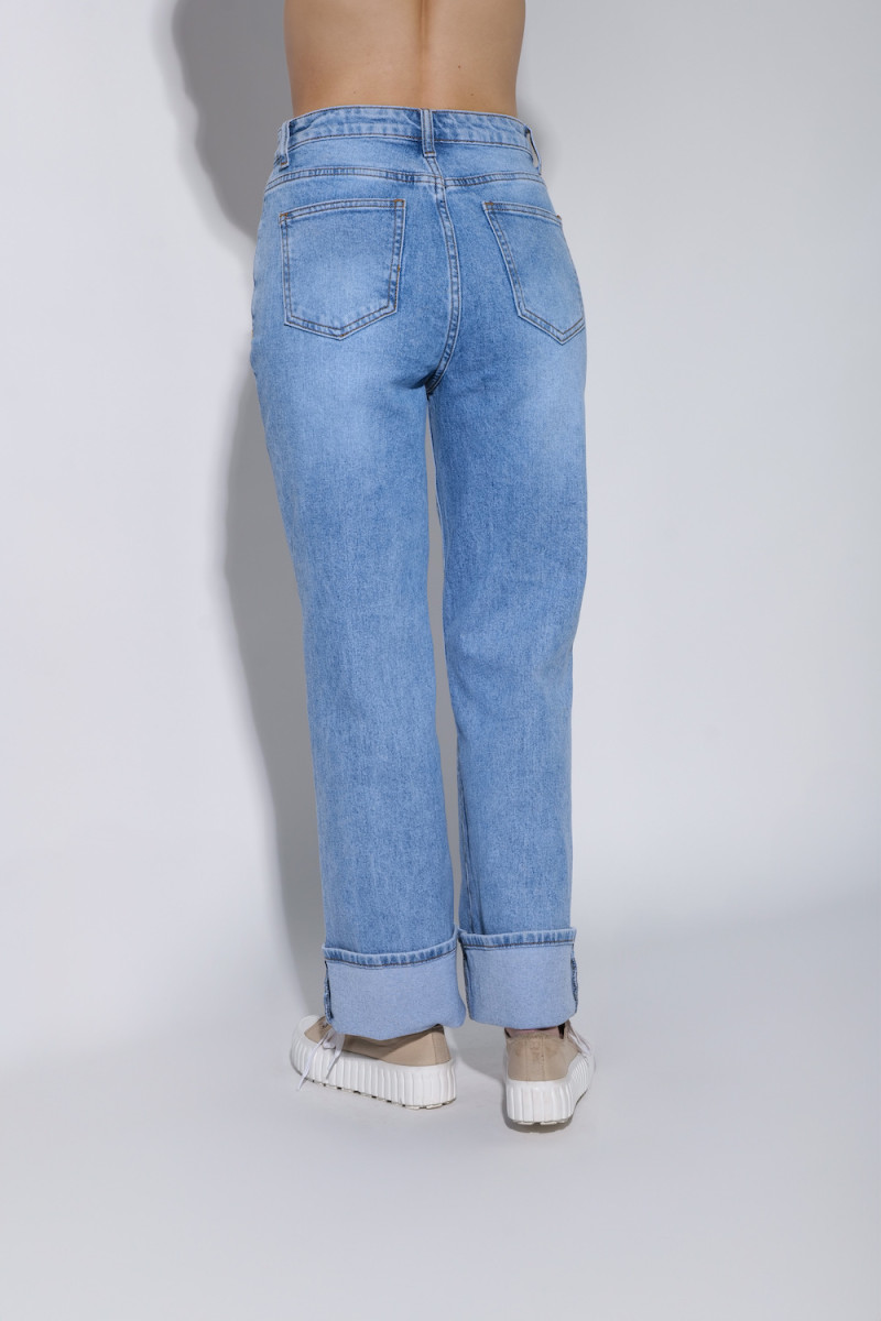 Голубые джинсы прямого кроя итальянского бренда Dixie