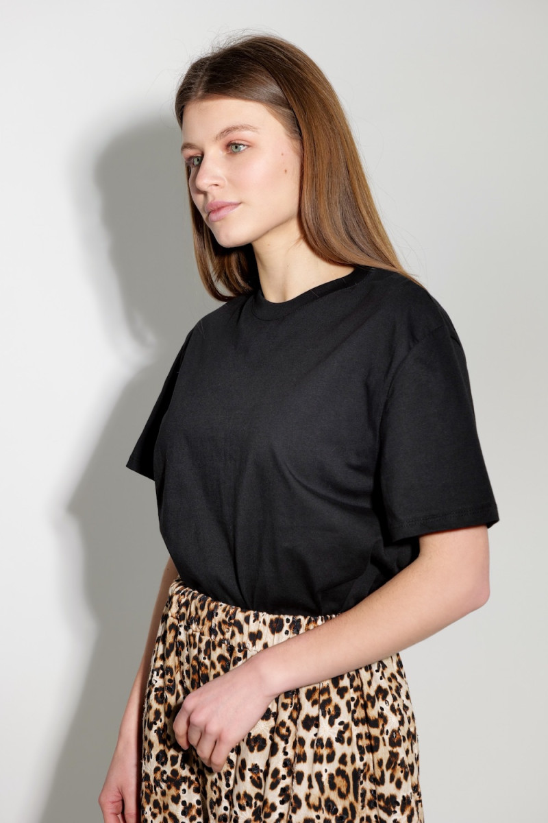 Чёрная классическая футболка из хлопка итальянского бренда Dixie