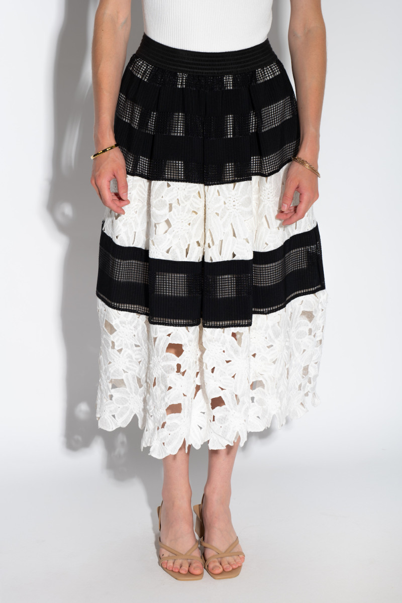 Чёрная юбка с белым кружевом длины миди итальянского бренда Rinascimento