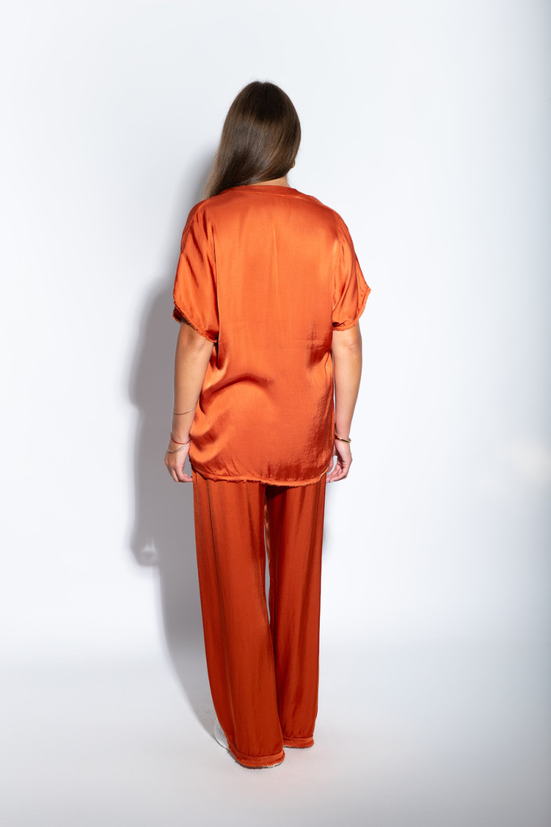 Вискозный костюм с В-образным вырезом и брюками свободного кроя итальянского бренда Motel