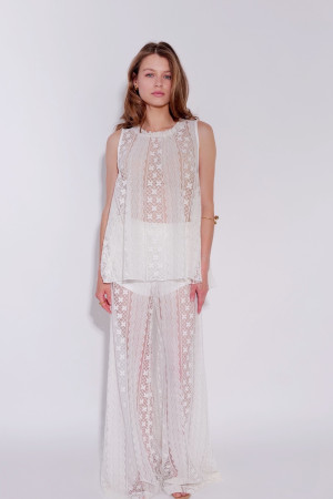 Белый прозрачный кружевной костюм с короткими шортиками из вискозы