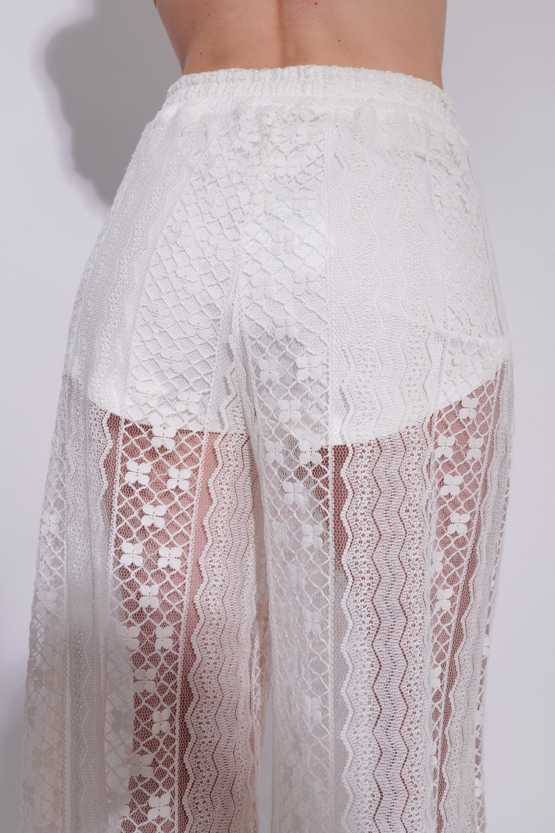 Белый прозрачный кружевной костюм с короткими шортиками из вискозы