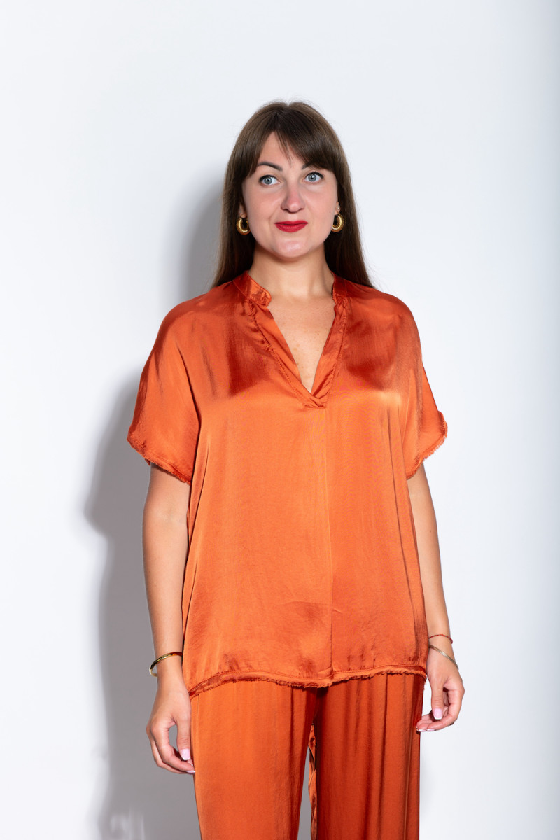 Вискозный костюм с В-образным вырезом и брюками свободного кроя итальянского бренда Motel