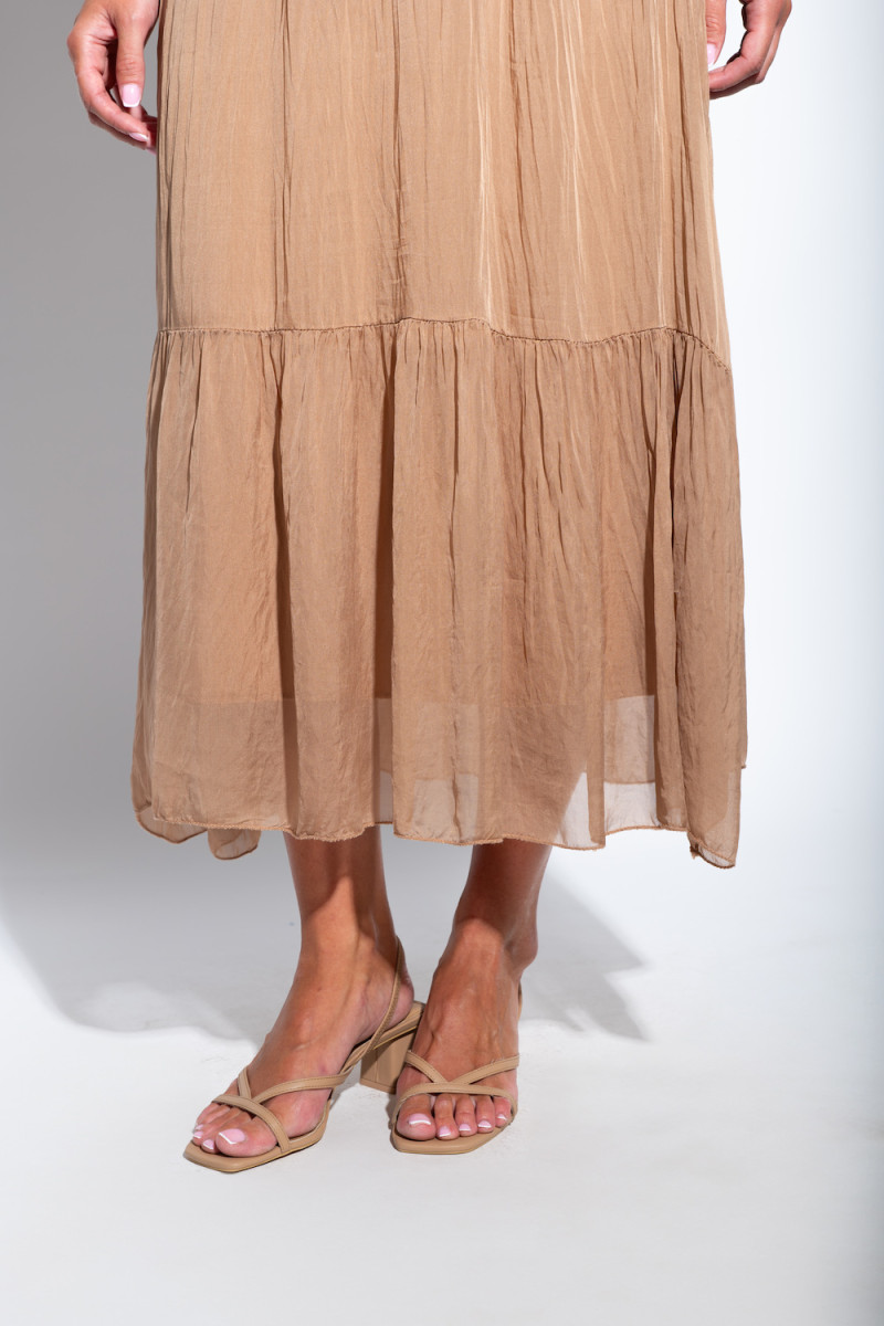 Бежевое платье итальянского бренда Joleen