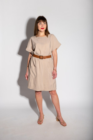 Летнее бежевое платье длины миди итальянского бренда Rinascimento Летнее бежевое платье длины миди итальянского бренда Rinascimento