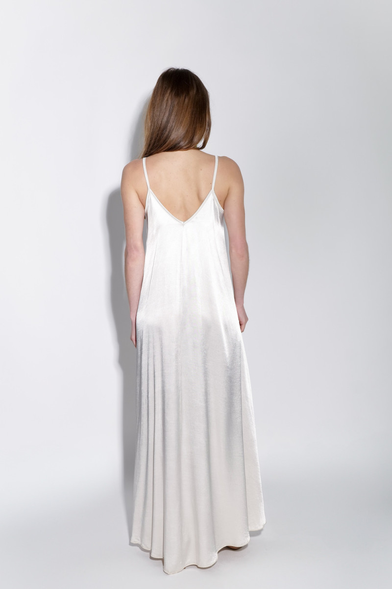 Молочное длинное платье  итальянского бренда No-Na