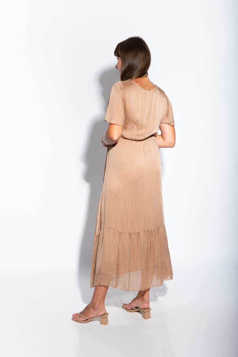 Бежевое платье итальянского бренда Joleen