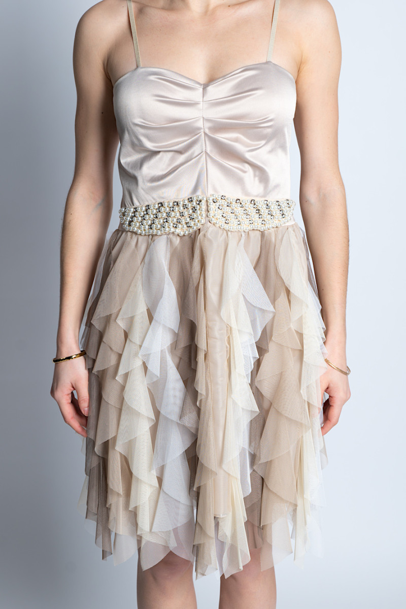 Короткое платье на тонких бретелях бежевого цвета итальянского бренда Rinascimento