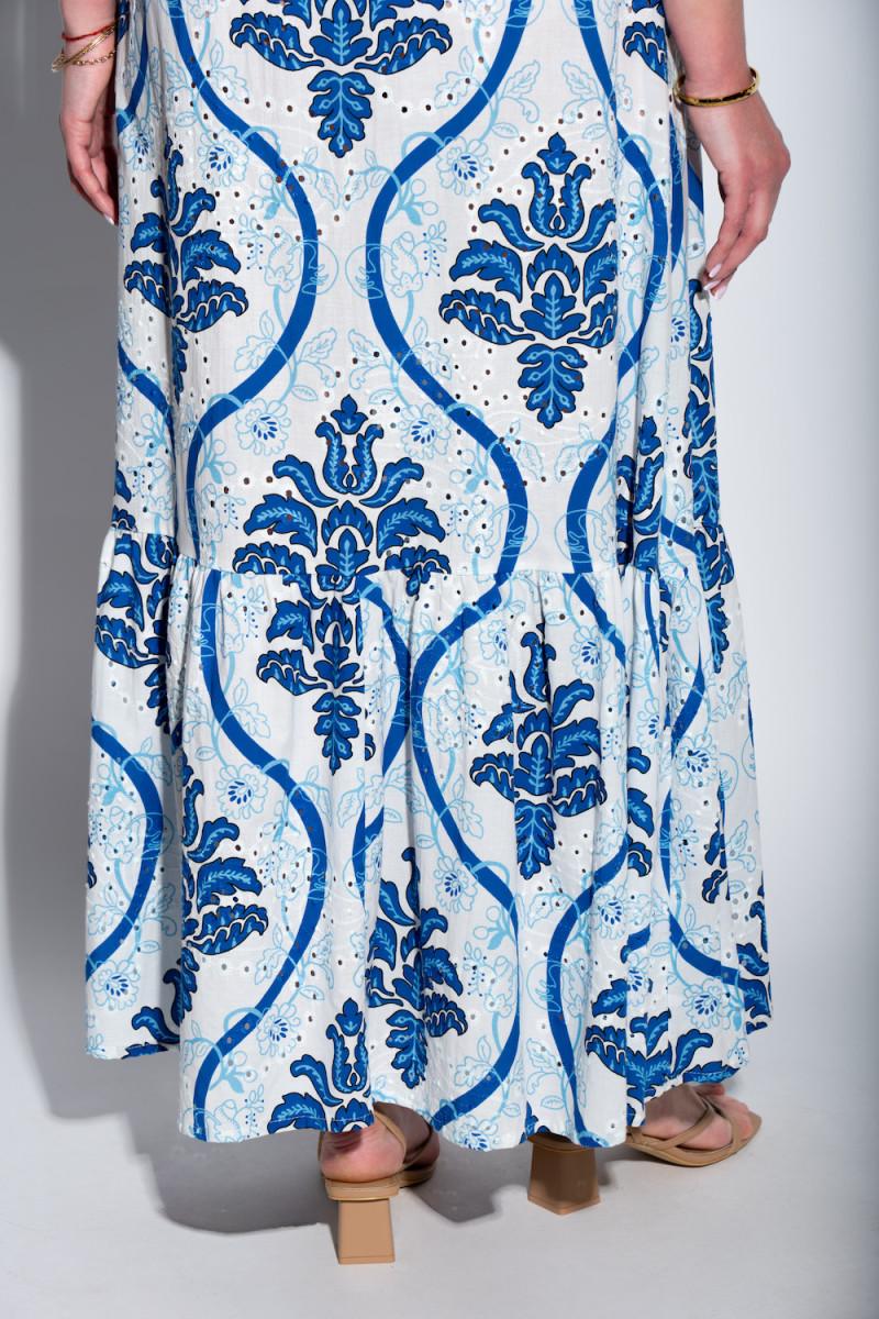 Белое платье с голубым узором длины макси итальянского бренда Motel