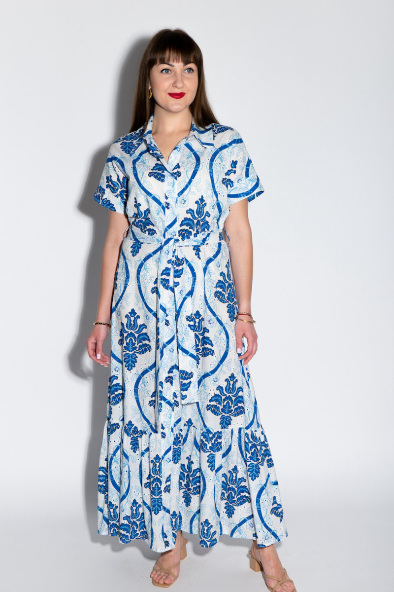 Белое платье с голубым узором длины макси итальянского бренда Motel