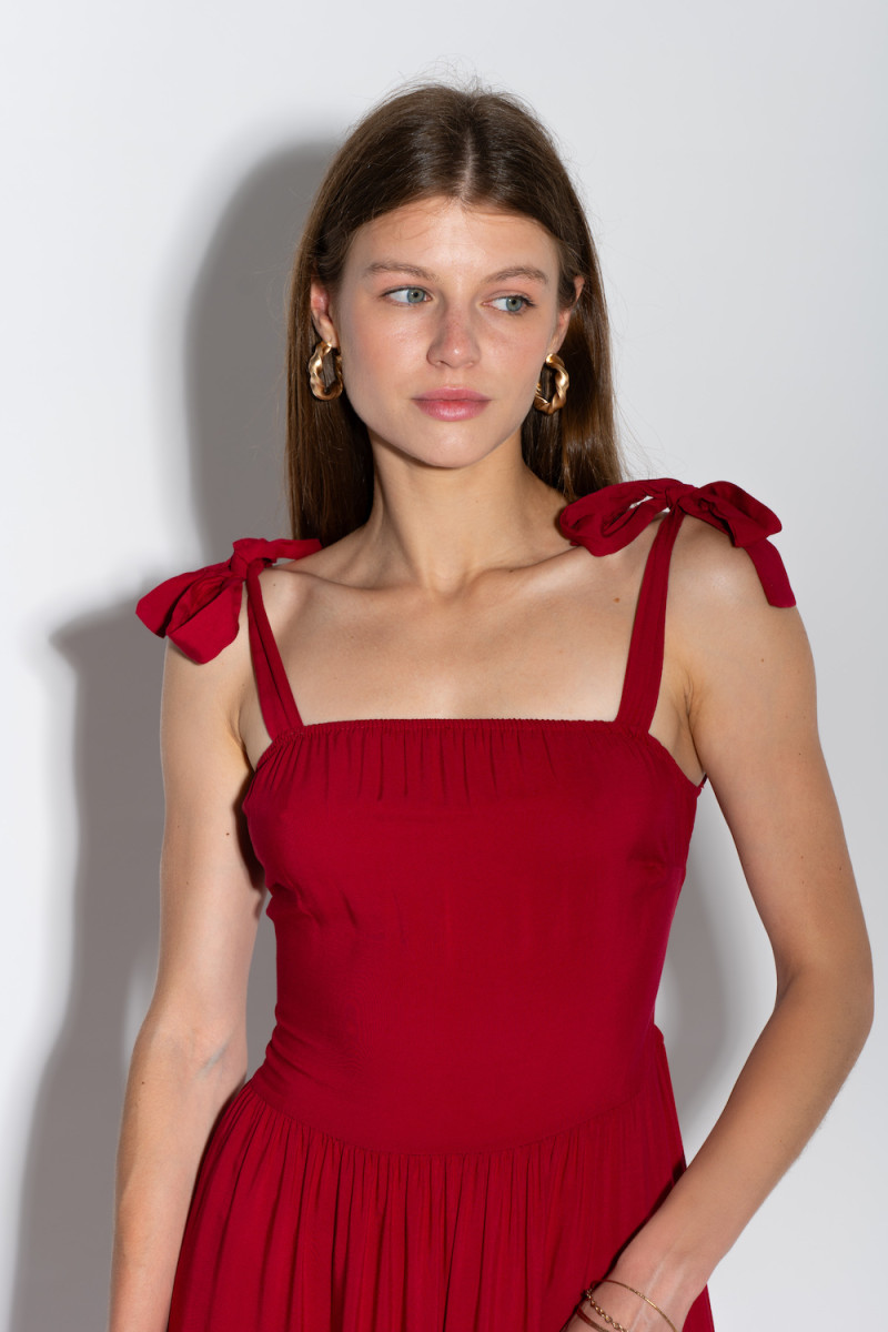 Тонкое летнее легкое вискозное платье винного цвета итальянского бренда Rinascimento