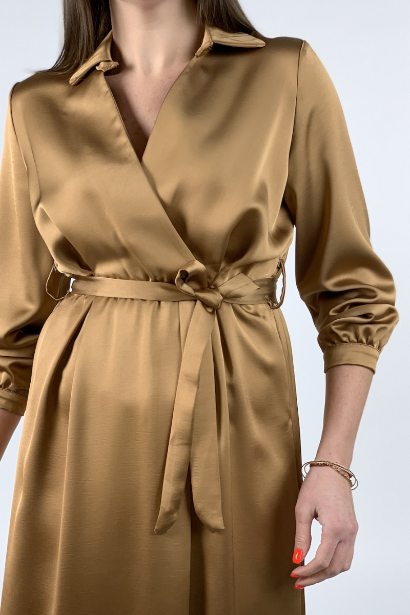 Платье в бисквитном цвете на запах итальянского бренда  Joleen