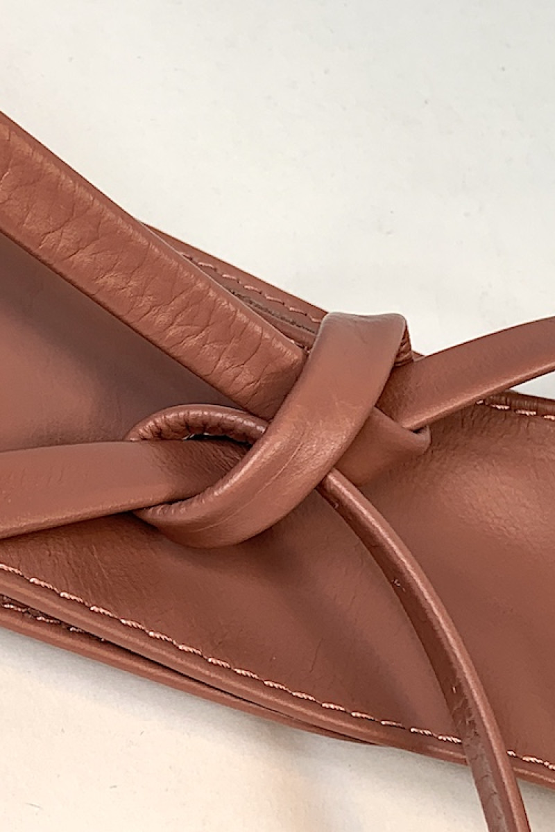 Розовый кожаный пояс итальянского бренда Joleen