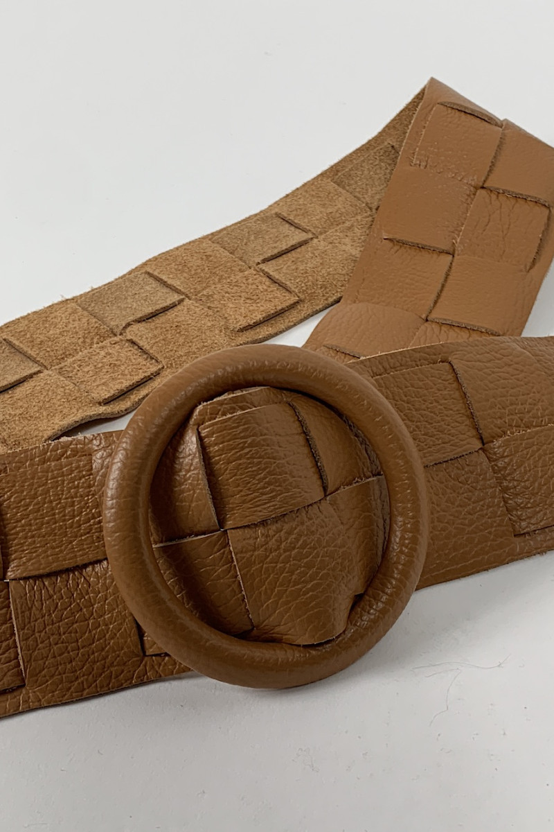 Коричневый кожаный пояс итальянского бренда Joleen