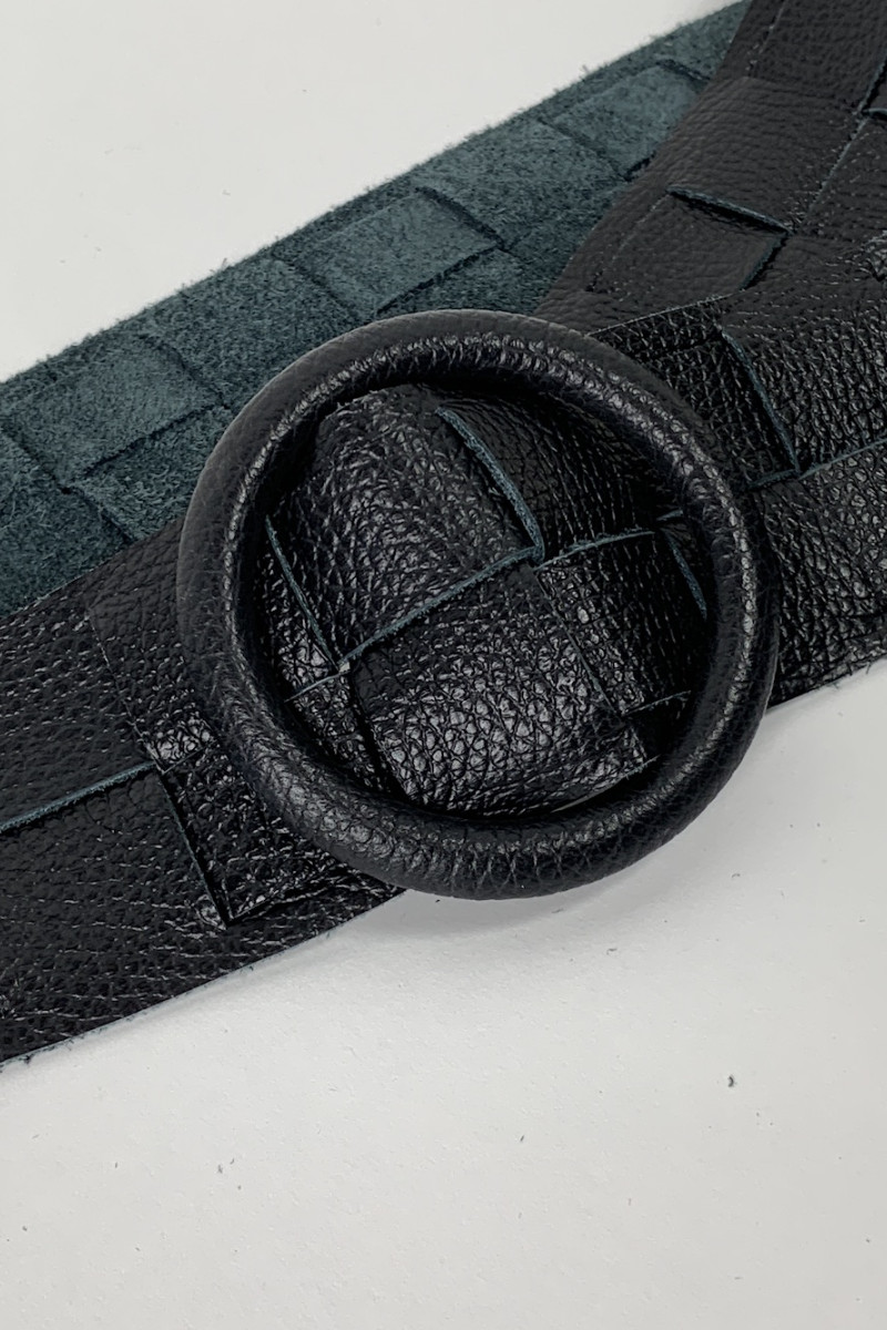 Чёрный кожаный пояс итальянского бренда Joleen