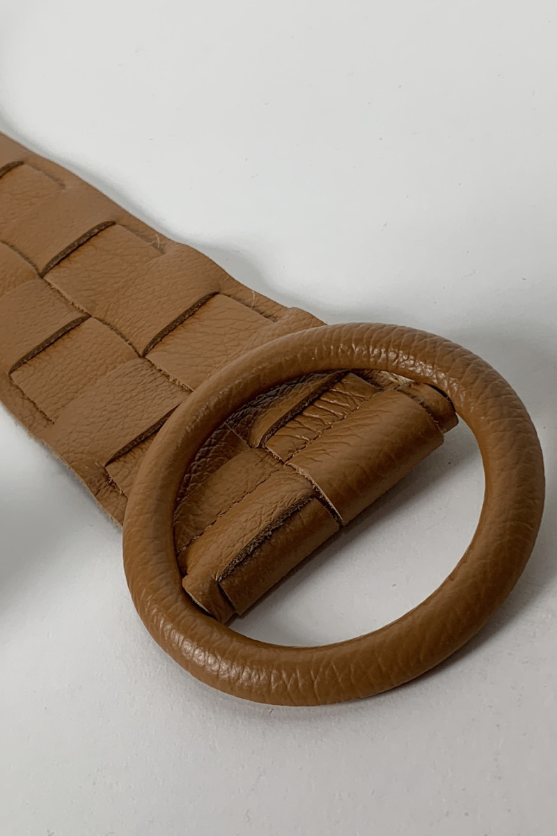 Коричневый кожаный пояс итальянского бренда Joleen