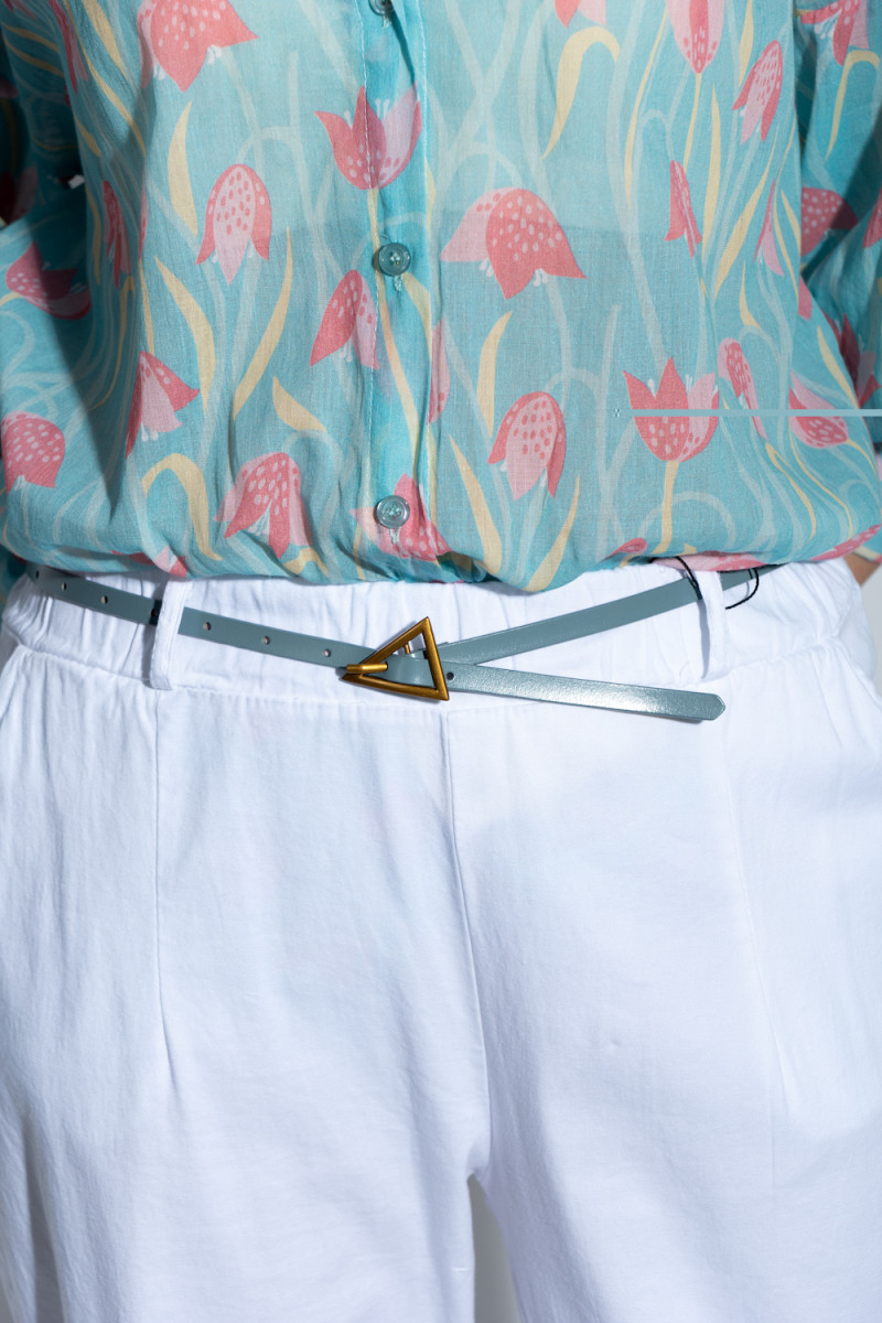 Кожаный пояс ментолового цвета с золотистой пряжкой итальянского бренда Dixe