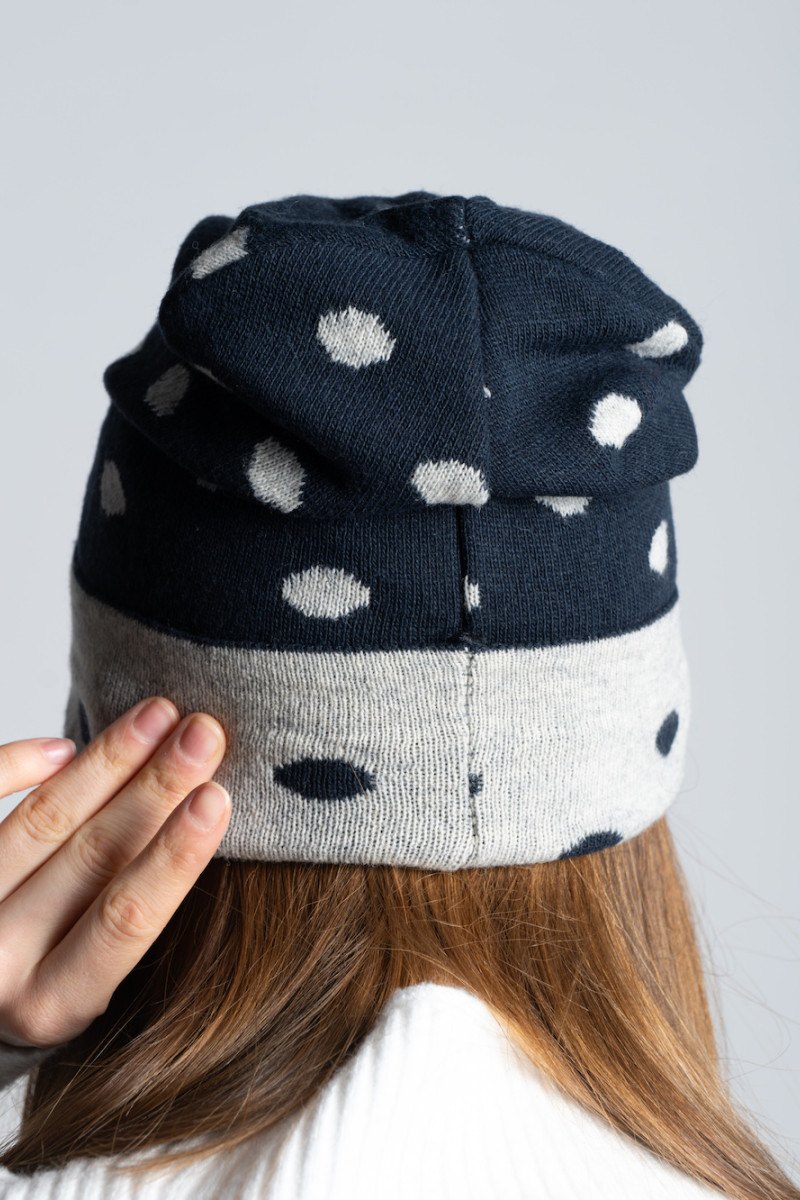 Чёрная шапка в горох с кашемиром итальянского бренда Rinascimento